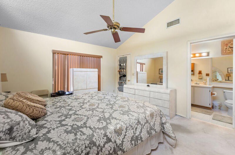 Enjoy the comfort and convenience of single-story villa living - photo 16