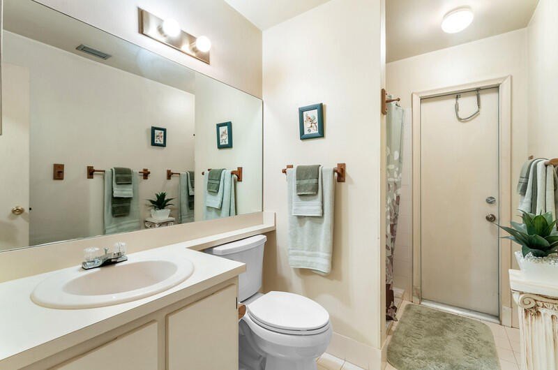 Enjoy the comfort and convenience of single-story villa living - photo 23