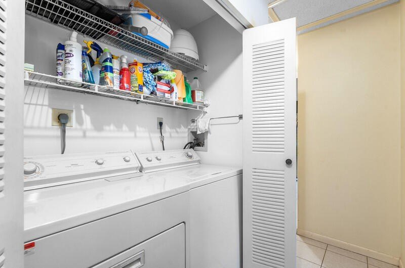 Enjoy the comfort and convenience of single-story villa living - photo 25