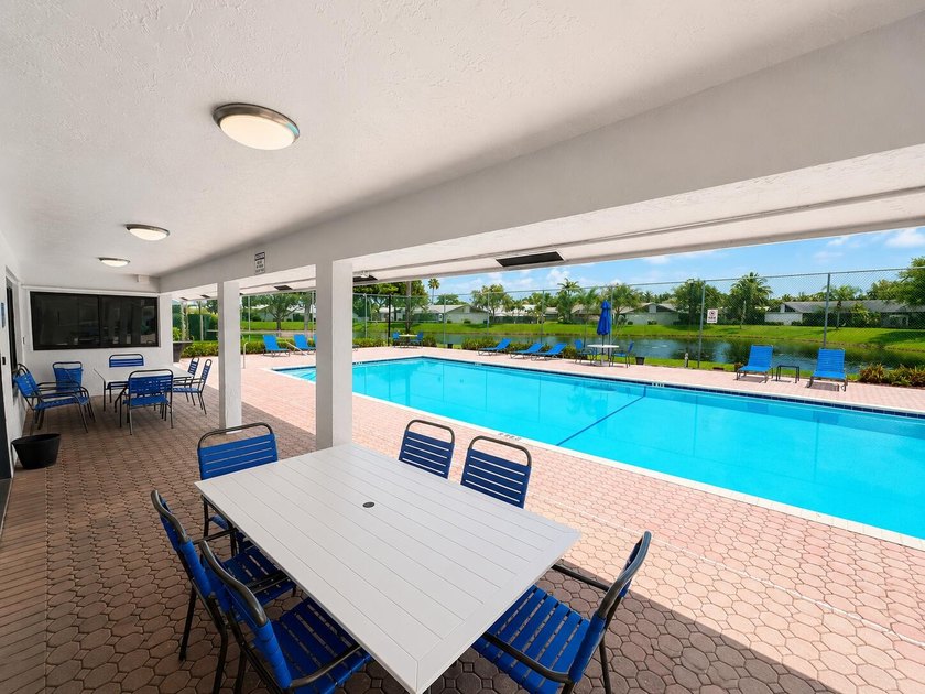 Enjoy the comfort and convenience of single-story villa living - photo 29