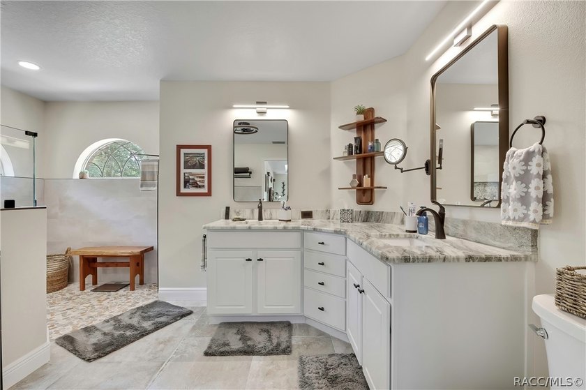 Stunning Pool Home on a Beautiful Double Lot - Room for - photo 30