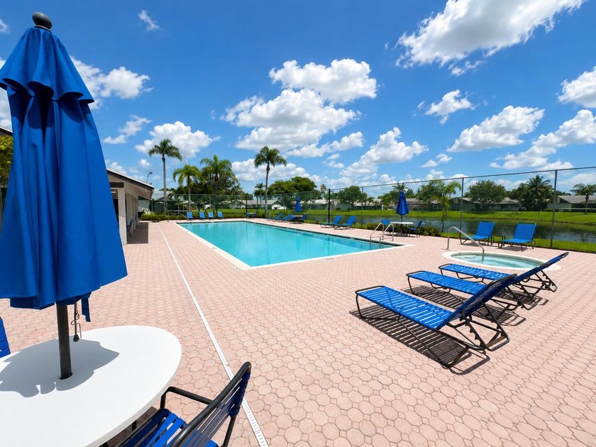 Enjoy the comfort and convenience of single-story villa living - photo 30