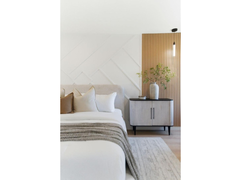 Newly completed after a comprehensive modern transformation - photo 31