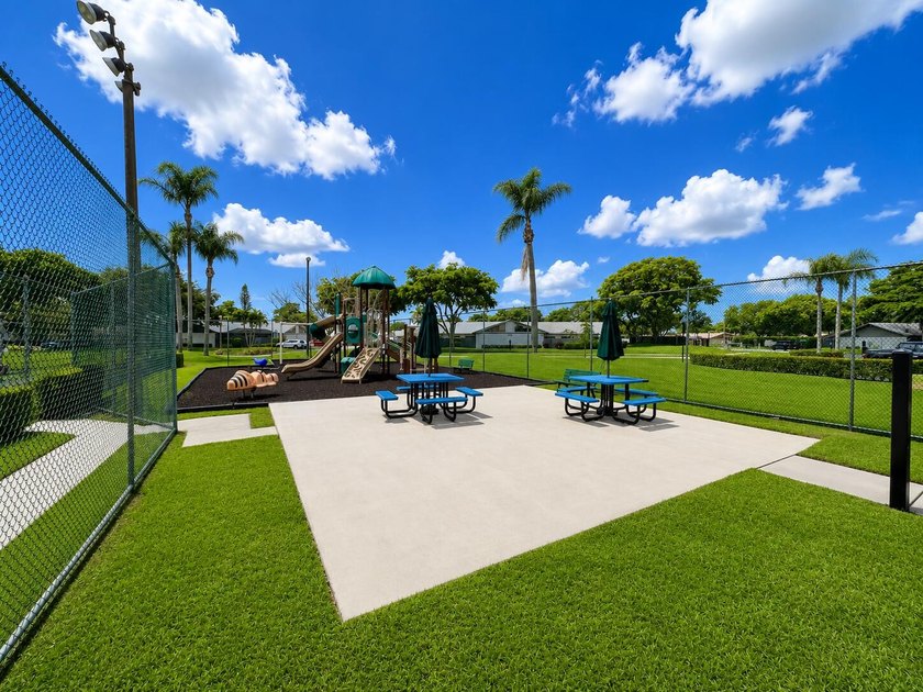 Enjoy the comfort and convenience of single-story villa living - photo 31