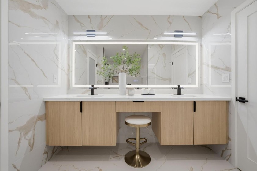 Newly completed after a comprehensive modern transformation - photo 33