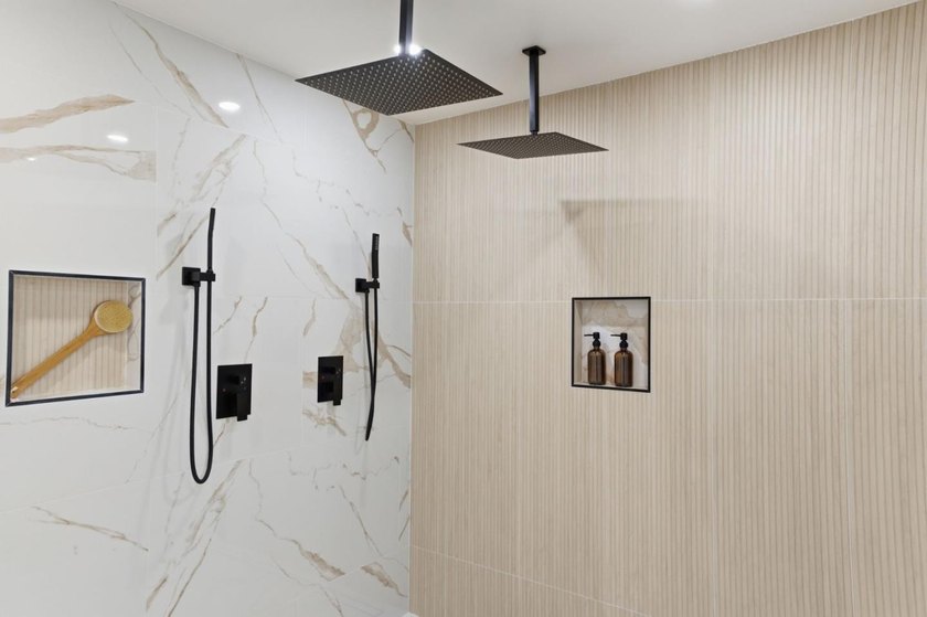 Newly completed after a comprehensive modern transformation - photo 35