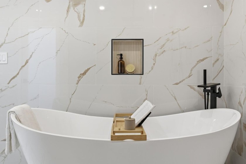 Newly completed after a comprehensive modern transformation - photo 36