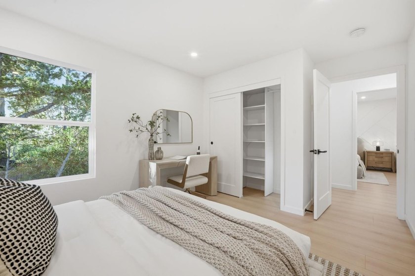 Newly completed after a comprehensive modern transformation - photo 42