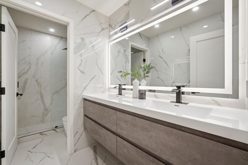 Newly completed after a comprehensive modern transformation - photo 45
