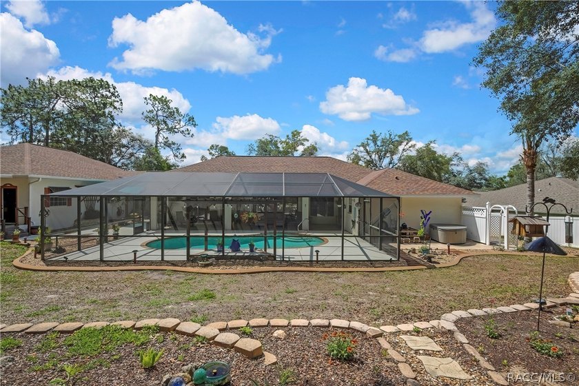 Stunning Pool Home on a Beautiful Double Lot - Room for - photo 49