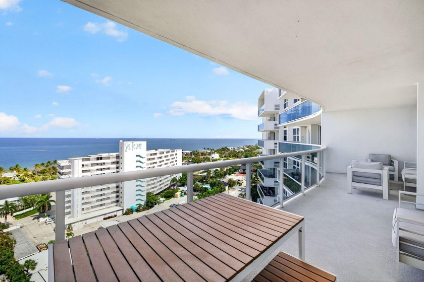 Panoramic unobstructed ocean views from every room. Beautifully - photo 6