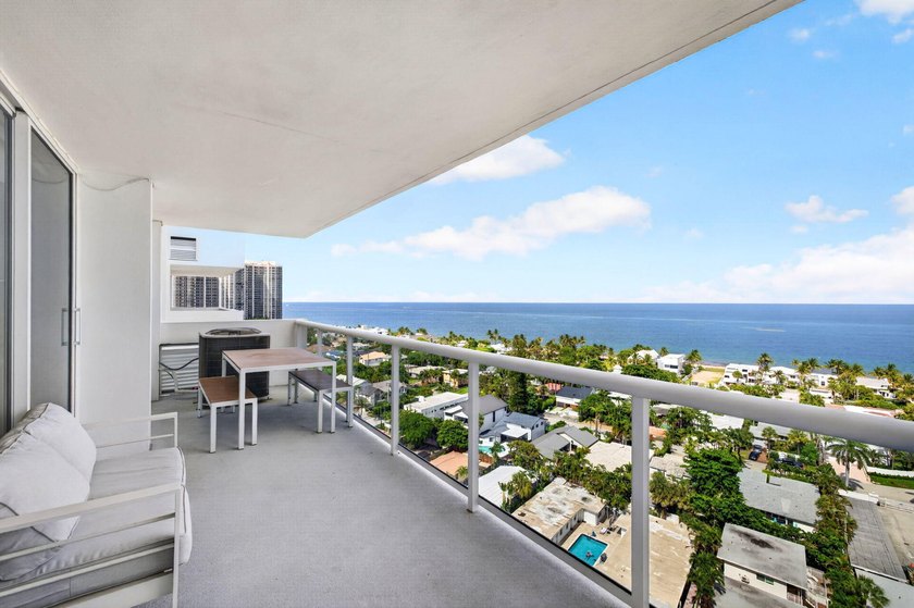 Panoramic unobstructed ocean views from every room. Beautifully - photo 7