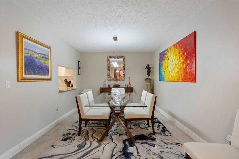 Newly renovated top-floor corner condo with water views, extra - photo 8