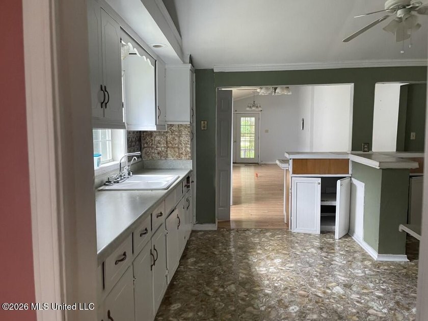 Bring your design ideas to this affordable 1-bedroom, 2-bathroom - photo 3