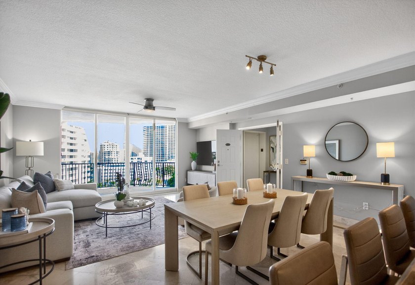 Large 2 bed 2 bath residence at Jackson Tower with panoramic - photo 7