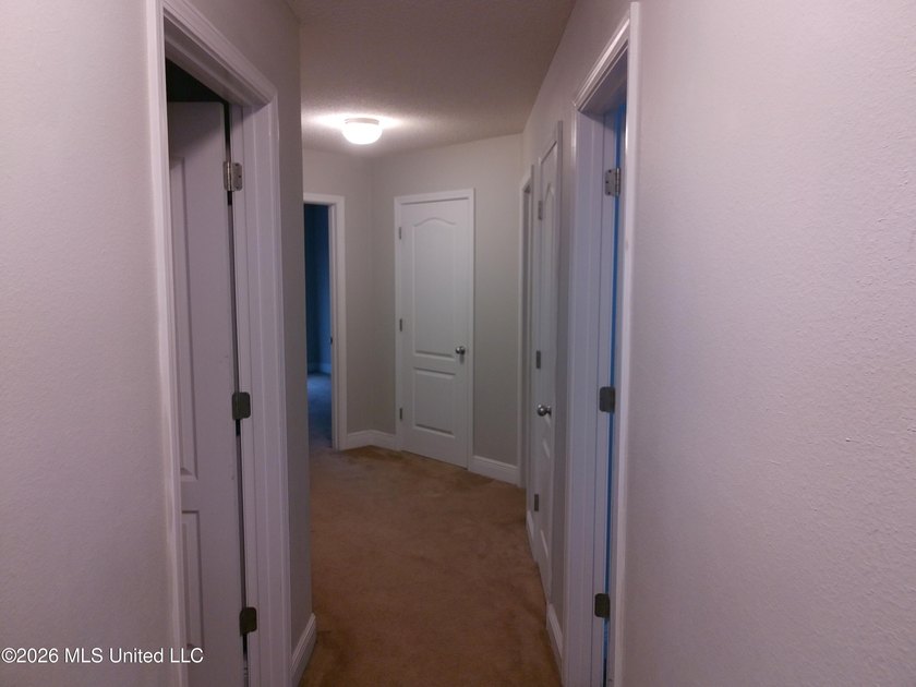Beautiful 4 bedroom 3 bath executive home. Island kitchen, SS - photo 11