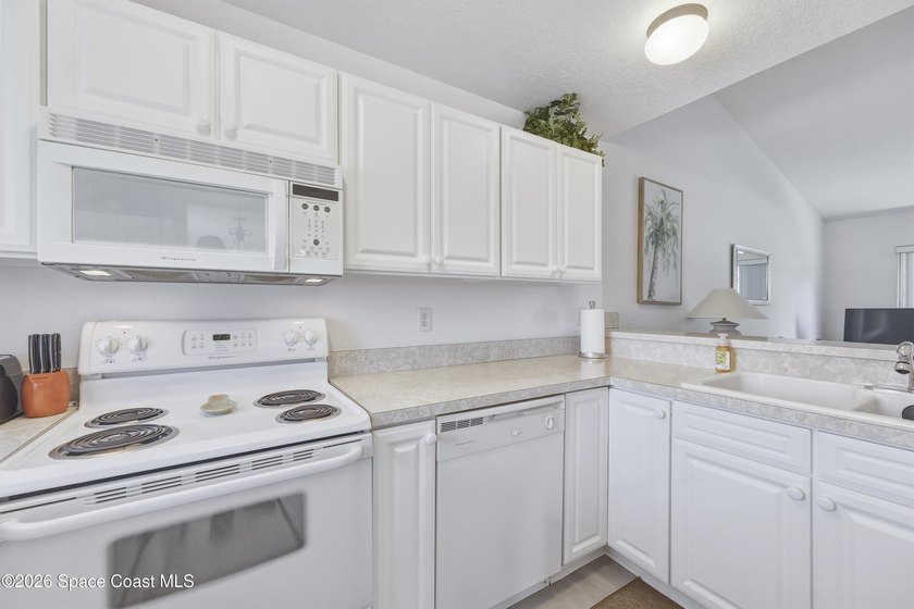 Welcome to your slice of paradise in the highly sought-after - photo 11
