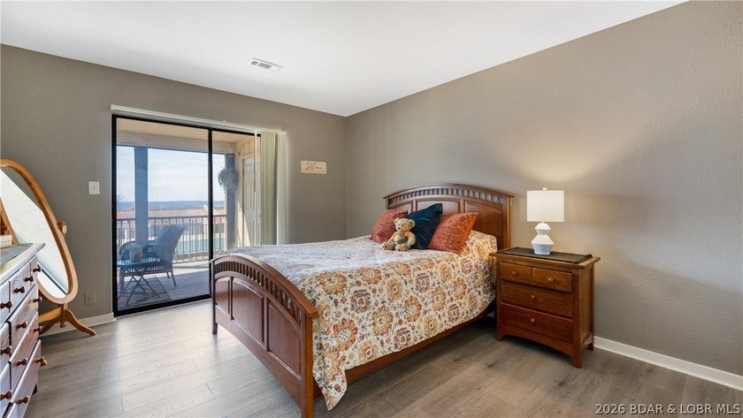 Welcome to this beautifully updated, move-in ready villa in one - photo 13