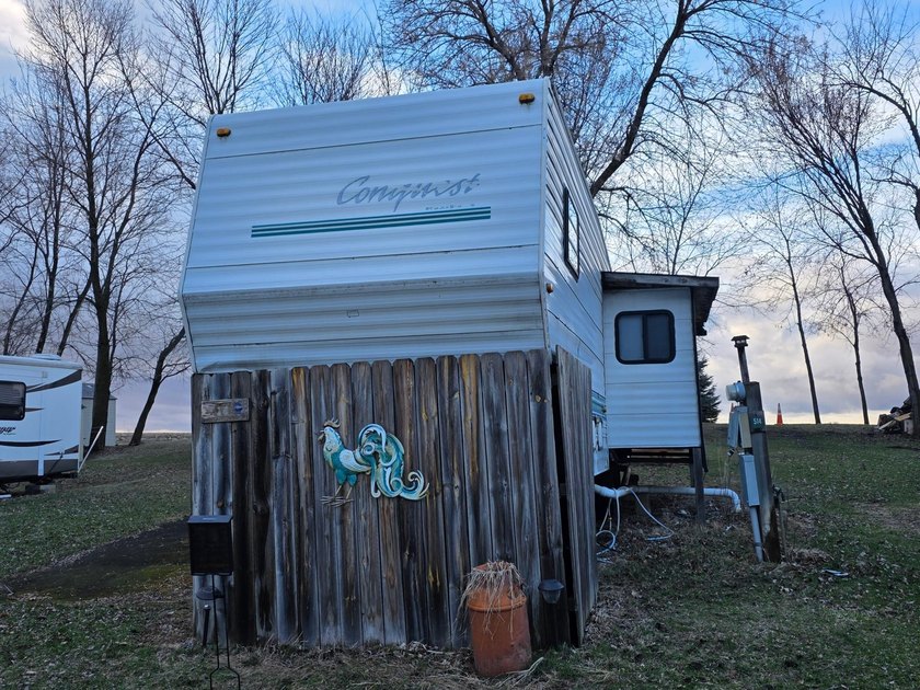 Affordable unit near swimming pool. Bring your own RV or use - photo 14