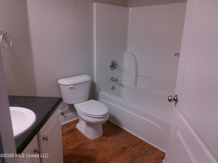 Beautiful 4 bedroom 3 bath executive home. Island kitchen, SS - photo 16