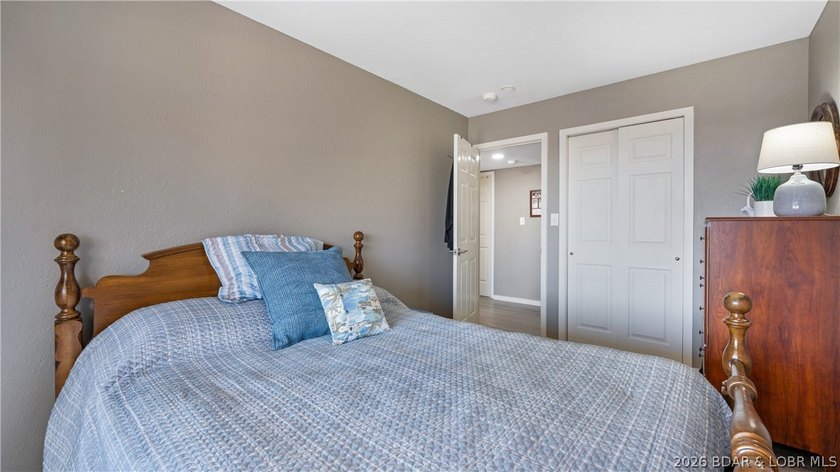 Welcome to this beautifully updated, move-in ready villa in one - photo 17