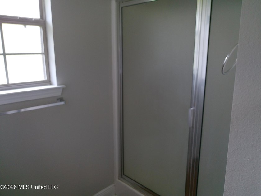 Beautiful 4 bedroom 3 bath executive home. Island kitchen, SS - photo 18