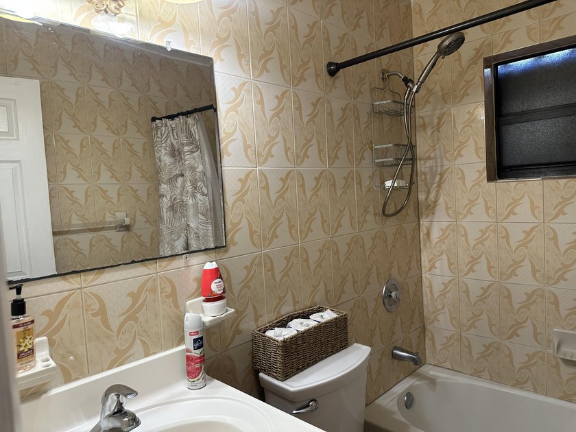 Welcome to this 3-bedroom, 2-bathroom single-story residence - photo 20