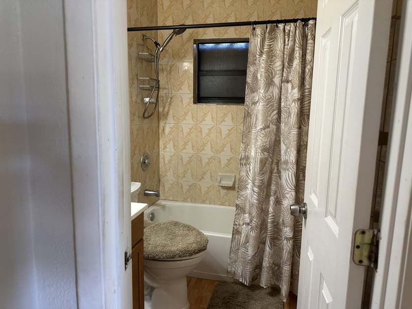 Welcome to this 3-bedroom, 2-bathroom single-story residence - photo 21
