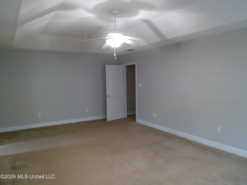 Beautiful 4 bedroom 3 bath executive home. Island kitchen, SS - photo 23