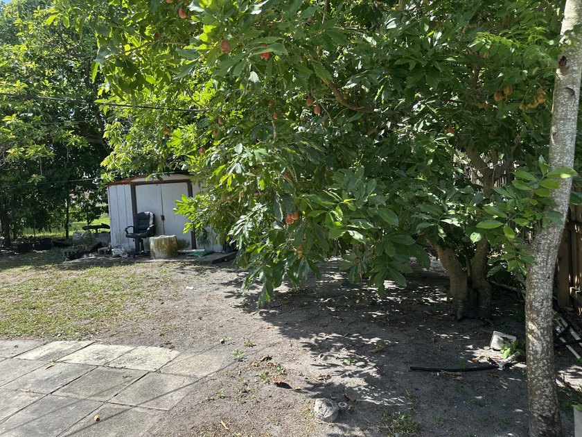 Welcome to this 3-bedroom, 2-bathroom single-story residence - photo 27