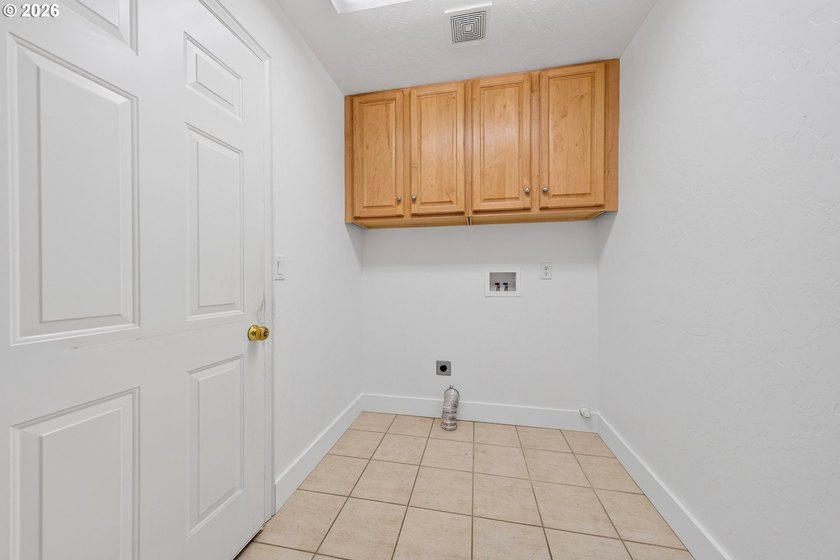 Welcome to this pristine 3-bedroom, 2-bath home located in one - photo 29