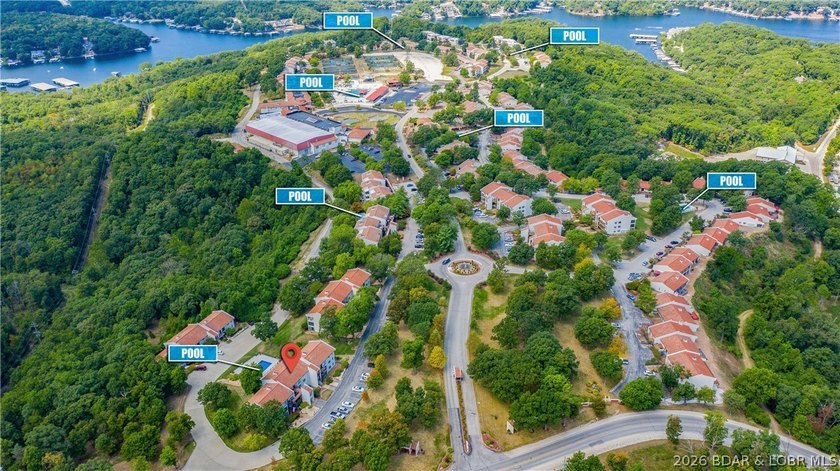 Welcome to this beautifully updated, move-in ready villa in one - photo 31