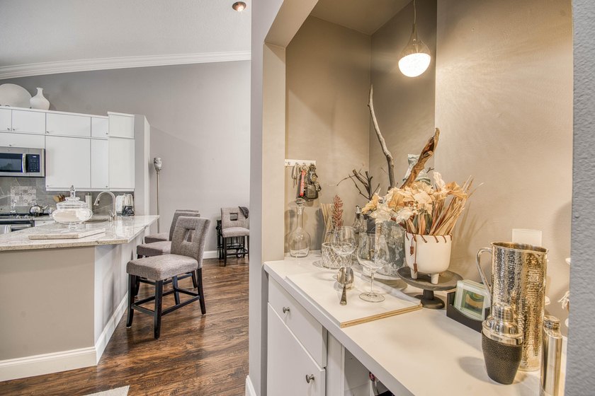 Updated, bright and move-in-ready villa in Landings at River - photo 8