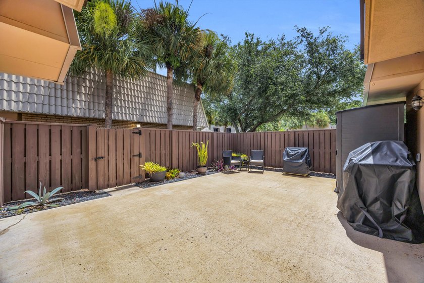 Welcome to this updated townhome in Village of Sandalwood Lakes - photo 27