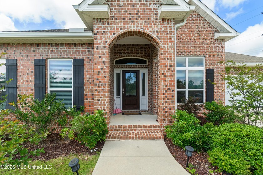 Spacious and full of potential, this 5-bedroom, 3-full-bath home - photo 5