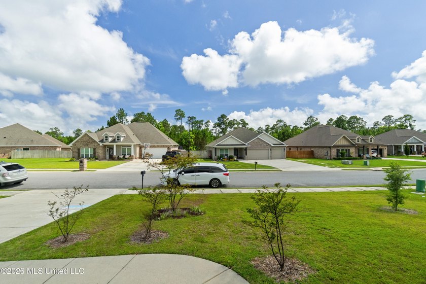 Spacious and full of potential, this 5-bedroom, 3-full-bath home - photo 6