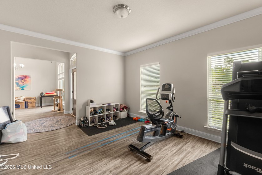 Spacious and full of potential, this 5-bedroom, 3-full-bath home - photo 7