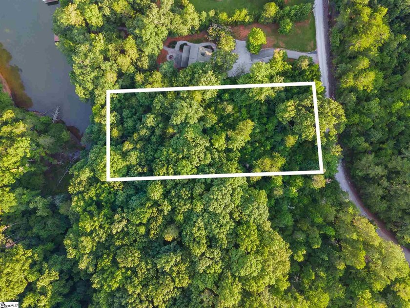 Listed by Ronnetta Griffin with Griffin Fine Real Estate. For - photo 3