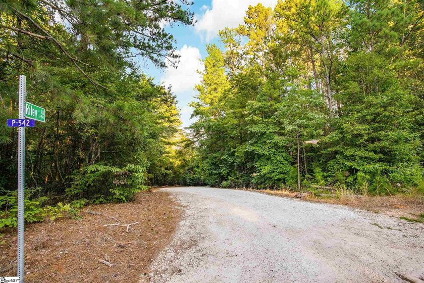 Listed by Ronnetta Griffin with Griffin Fine Real Estate. For - photo 4