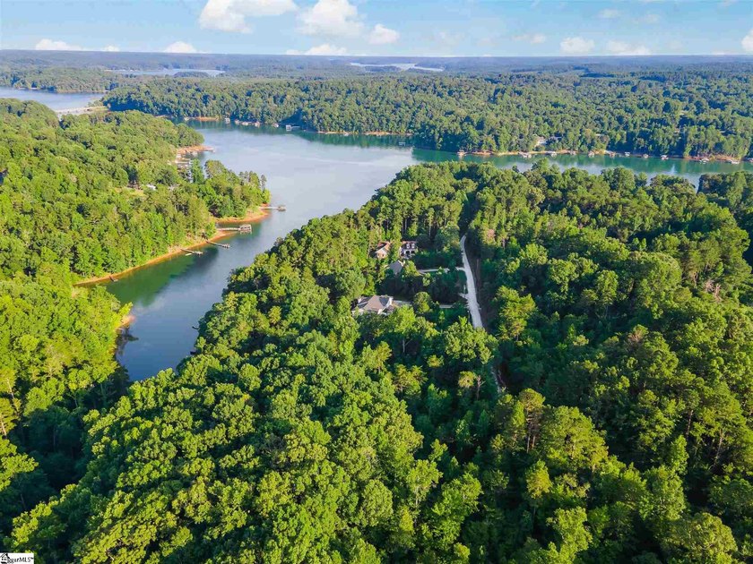 Listed by Ronnetta Griffin with Griffin Fine Real Estate. For - photo 7