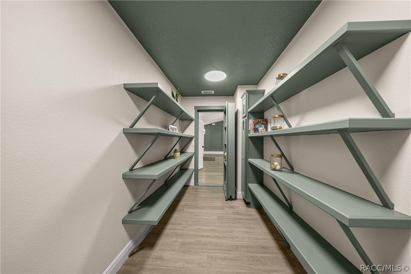 One or more photo(s) has been virtually staged. Welcome to 6601 - photo 17