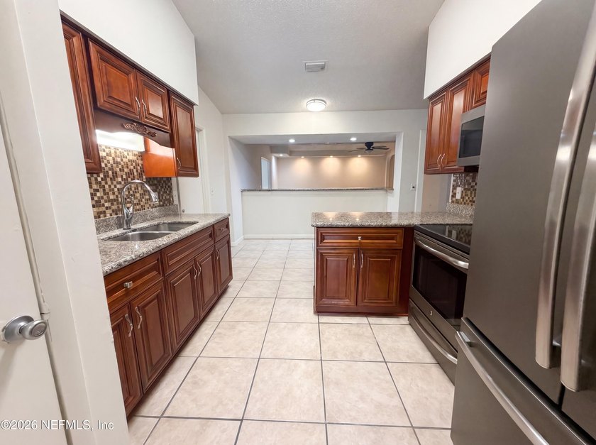A one-story Jacksonville home on a cul-de-sac, featuring four - photo 2