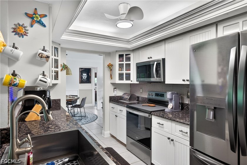 Adorable home ideally located just three lots from the river and - photo 25