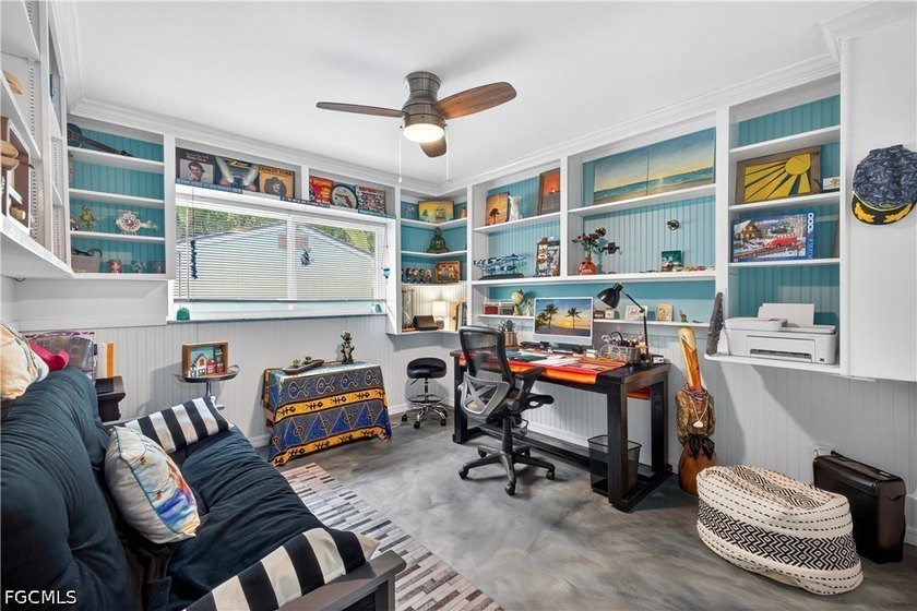 Adorable home ideally located just three lots from the river and - photo 29