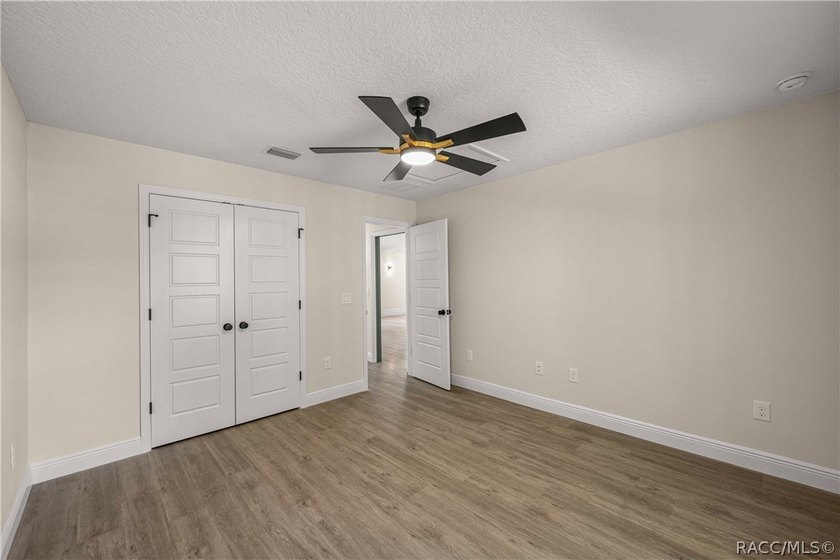 One or more photo(s) has been virtually staged. Welcome to 6601 - photo 29