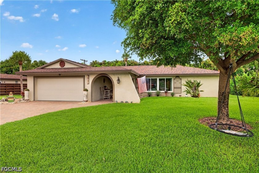 Adorable home ideally located just three lots from the river and - photo 33