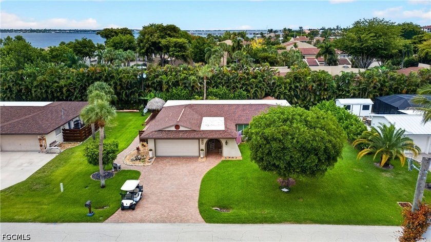 Adorable home ideally located just three lots from the river and - photo 36