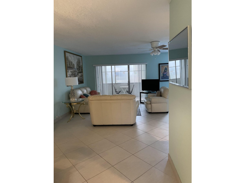 55 and over; popular Bahama model, furnished, 1 bed, 1 space - photo 2