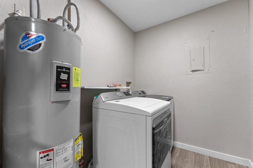 Welcome to this spacious beautifully updated two-bedroom - photo 5