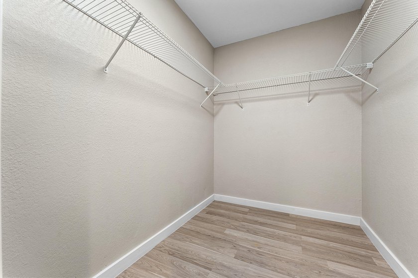 Welcome to this spacious beautifully updated two-bedroom - photo 6